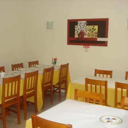 Bonjardim מלון